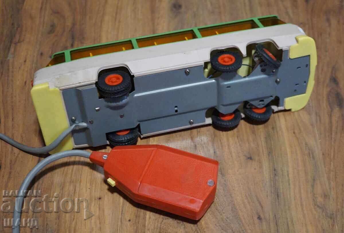 Jucărie de plastic veche model autobuz polonez pe baterii - 6 Jucărie de plastic veche model autobuz polonez pe baterii - 6