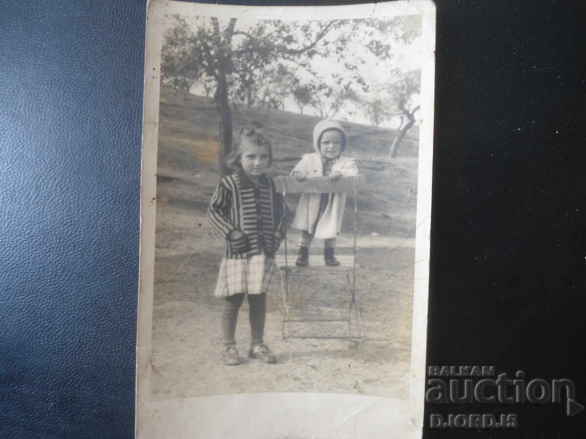 Стара снимка, 1947 год., Виолета и Фидана Миронови Стара снимка, 1947 год., Виолета и Фидана Миронови