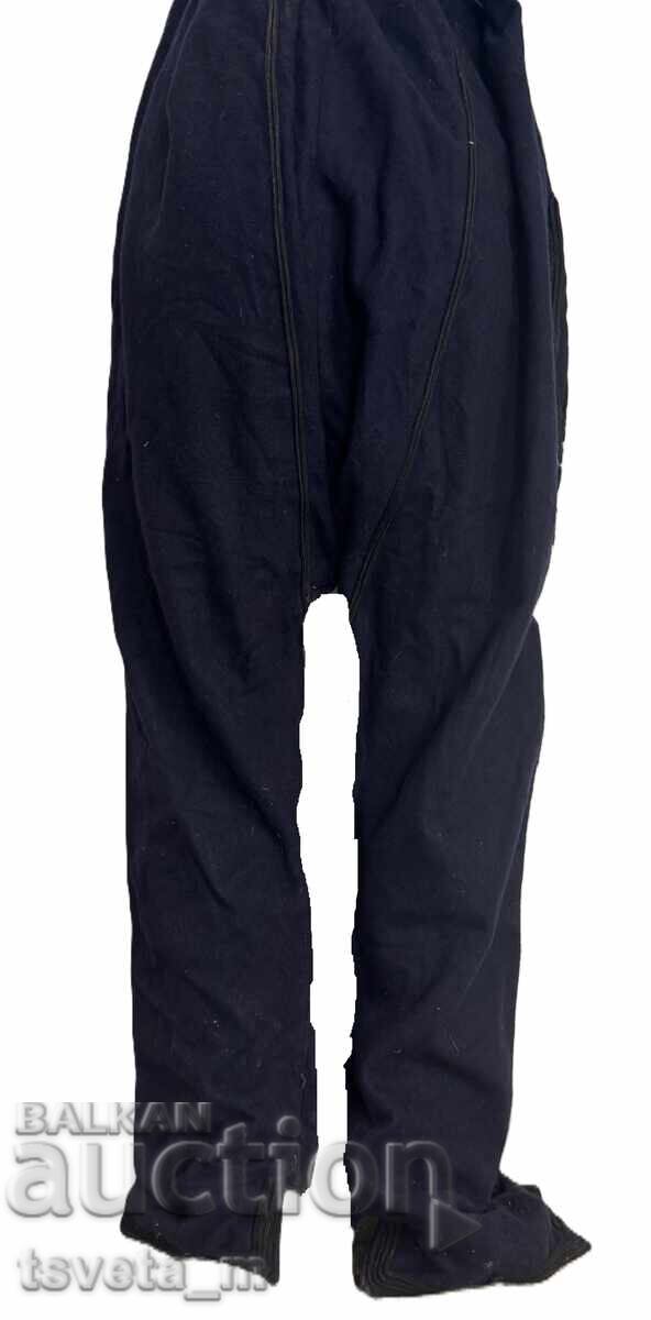 Pantaloni tradiționali bărbătești din lână cu găitane cu preț € 80.00 | 156.47 BGN