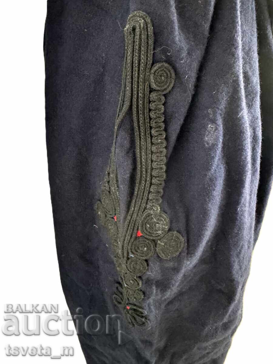 Livrarea Pantaloni tradiționali bărbătești din lână cu găitane