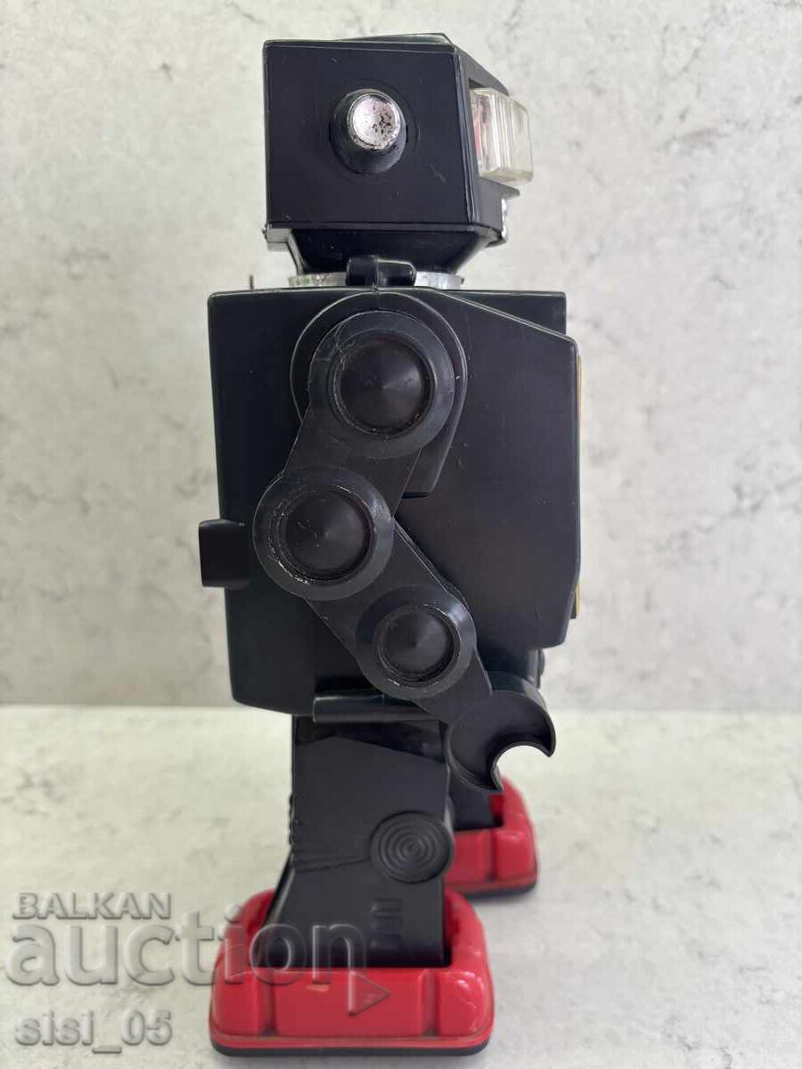 Auction Children's plastic robot toy Auction Children's plastic robot toy