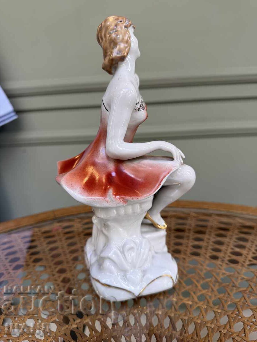 Licitație Figurină veche bulgărească din porțelan Femeie Marilyn SIP Licitație Figurină veche bulgărească din porțelan Femeie Marilyn SIP