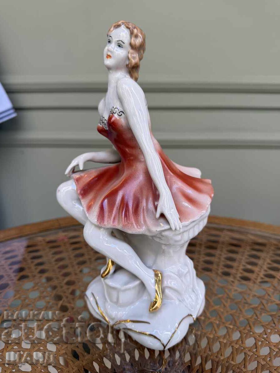 Livrarea Figurină veche bulgărească din porțelan Femeie Marilyn SIP Livrarea Figurină veche bulgărească din porțelan Femeie Marilyn SIP