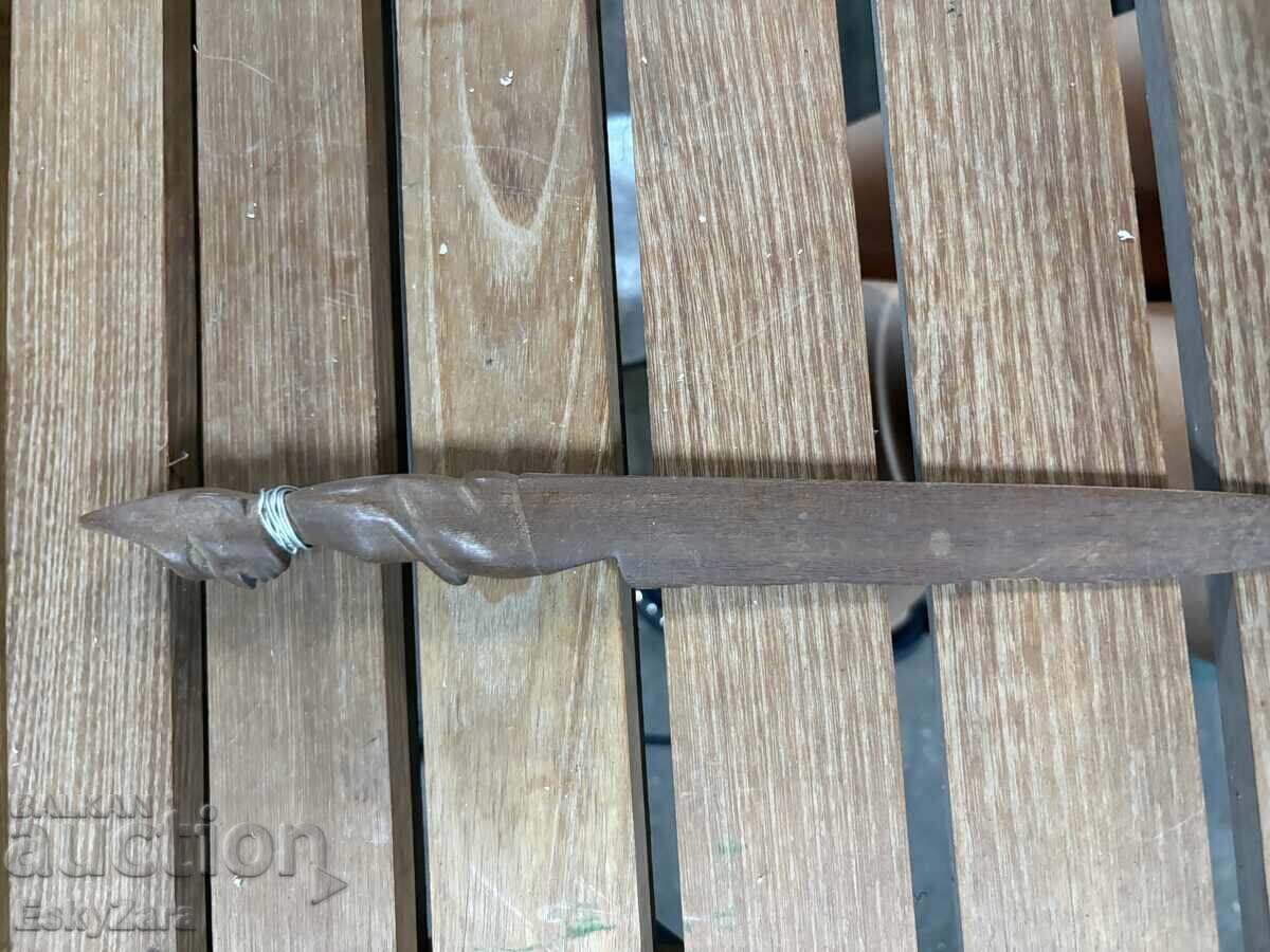 Δημοπρασία Ξύλινο μαχαίρι σε αφρικανικό στυλ