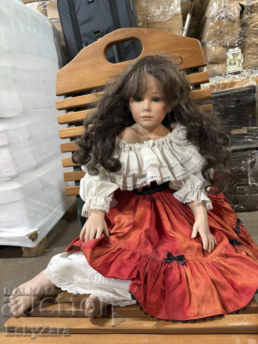 Συλλεκτική πορσελάνινη κούκλα "The Doll Artworks" (1992) με τιμή € 150.00 | 293.38 BGN