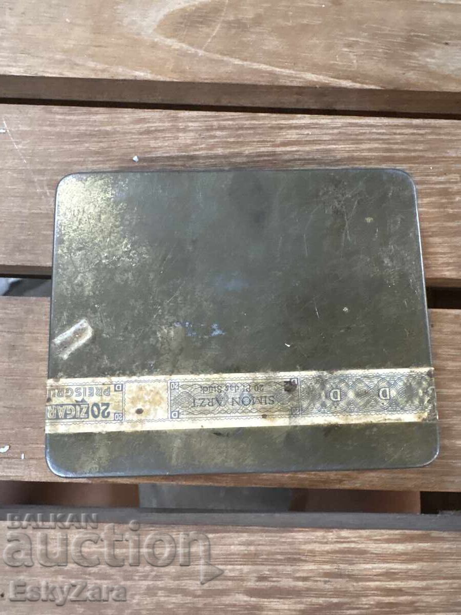 Антикварна метална кутия от цигари Simon Arzt (Египет) – 192 с цена € 40.00 | 78.23 лв. Антикварна метална кутия от цигари Simon Arzt (Египет) – 192 с цена € 40.00 | 78.23 лв.