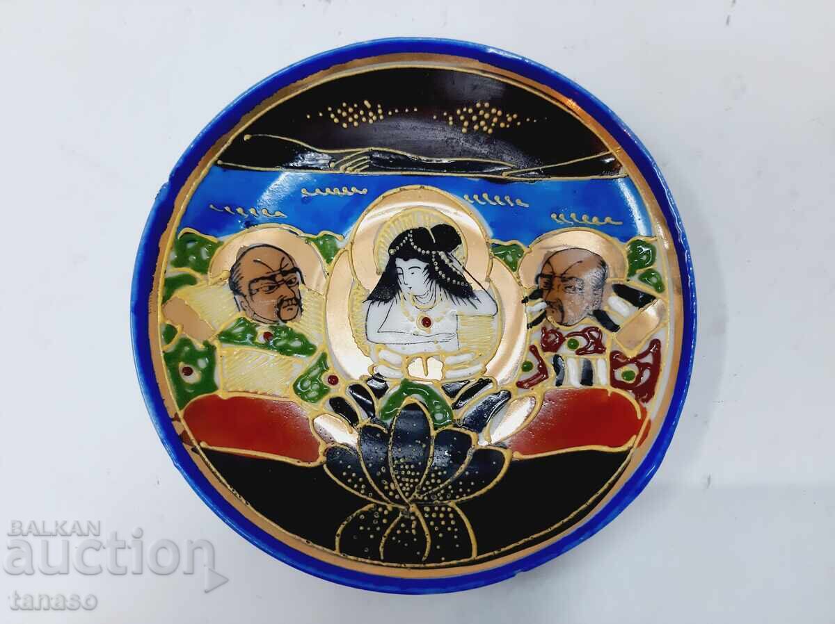 Стара китайска чиния за стена Red Medallion 11 см с цена € 16.00 | 31.29 лв.