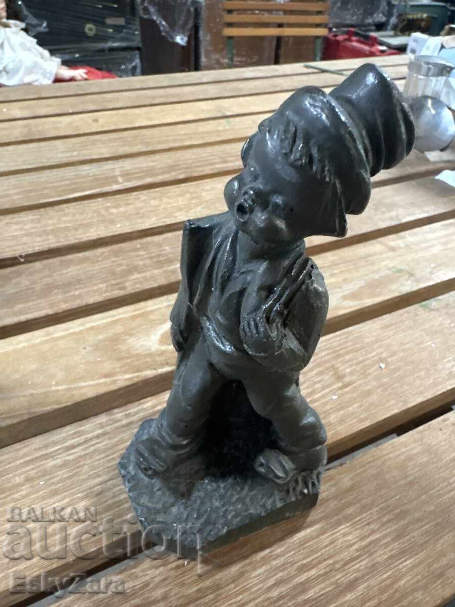 Licitație Figurină băiat care cântă