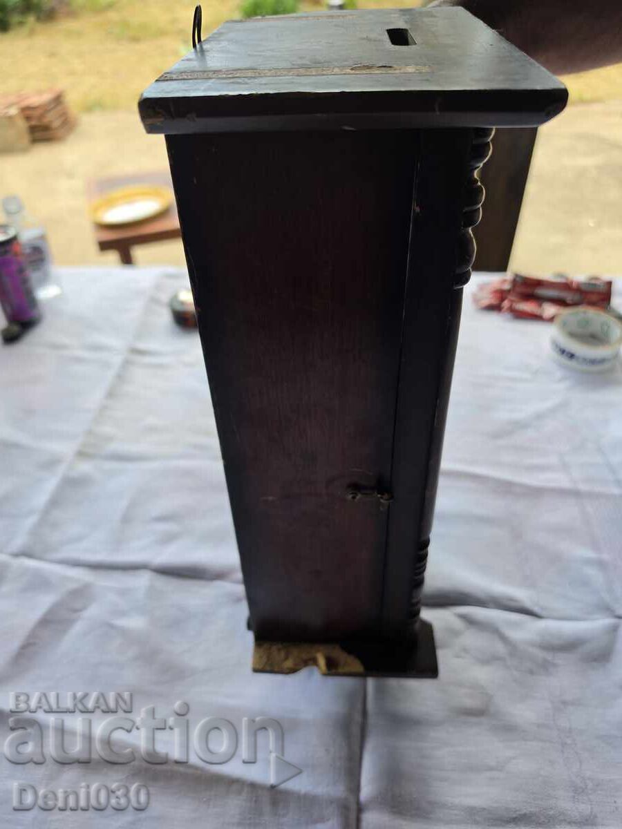 Delivery of wall clock Delivery of wall clock