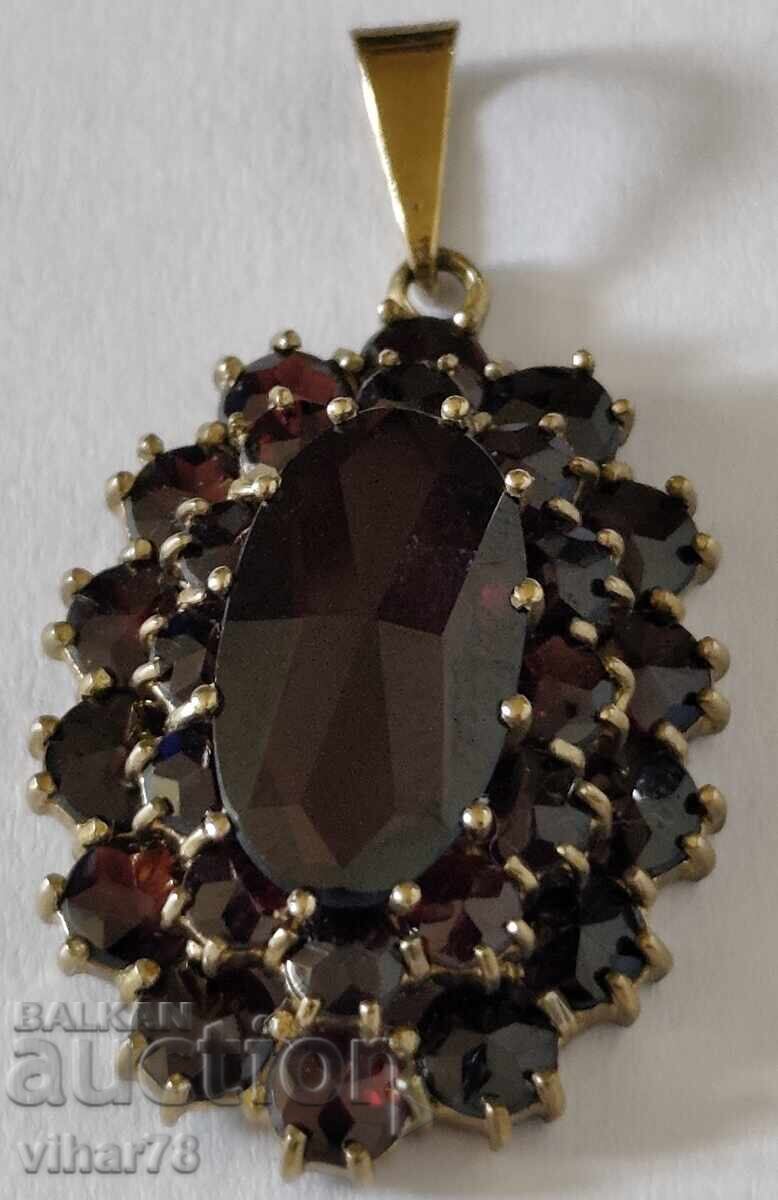 Gold pendant -8 karat- 333 with garnets