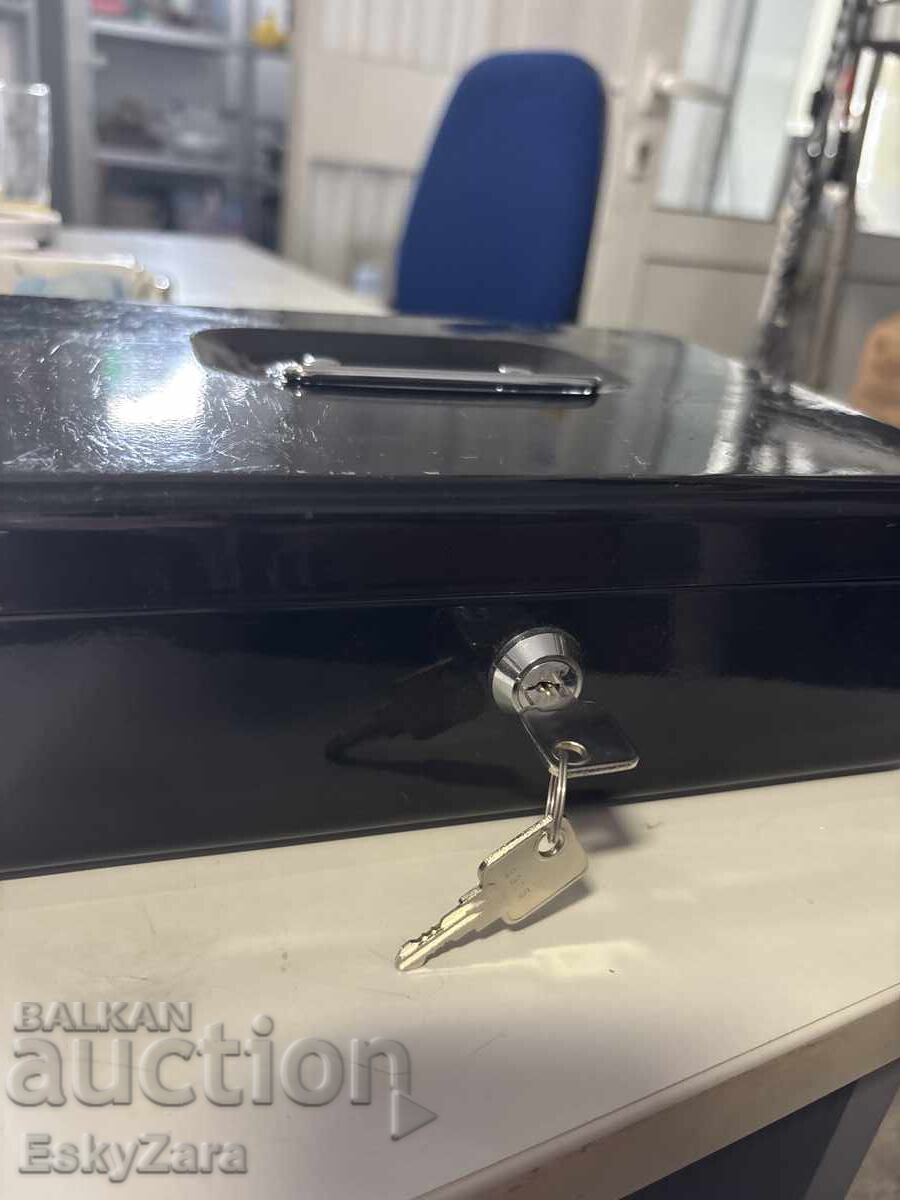 Ταμείο/βαλιτσάκι με τιμή € 10.00 | 19.56 BGN