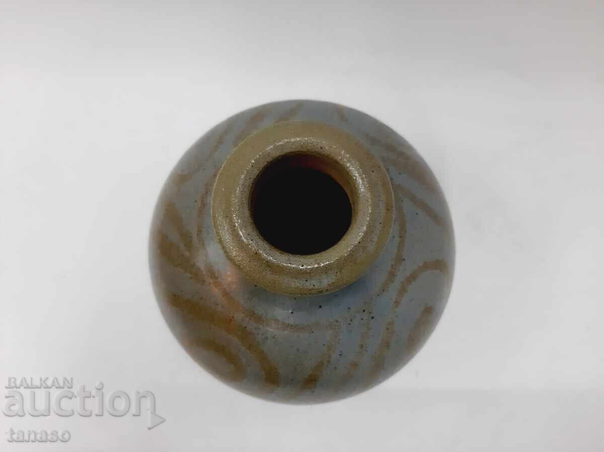 Livrarea Vază ceramică gri ca nouă, 13 cm, motiv decorativ