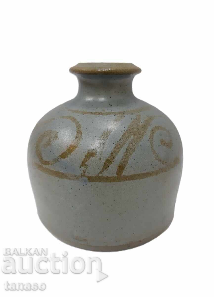 Vază ceramică gri ca nouă, 13 cm, motiv decorativ
