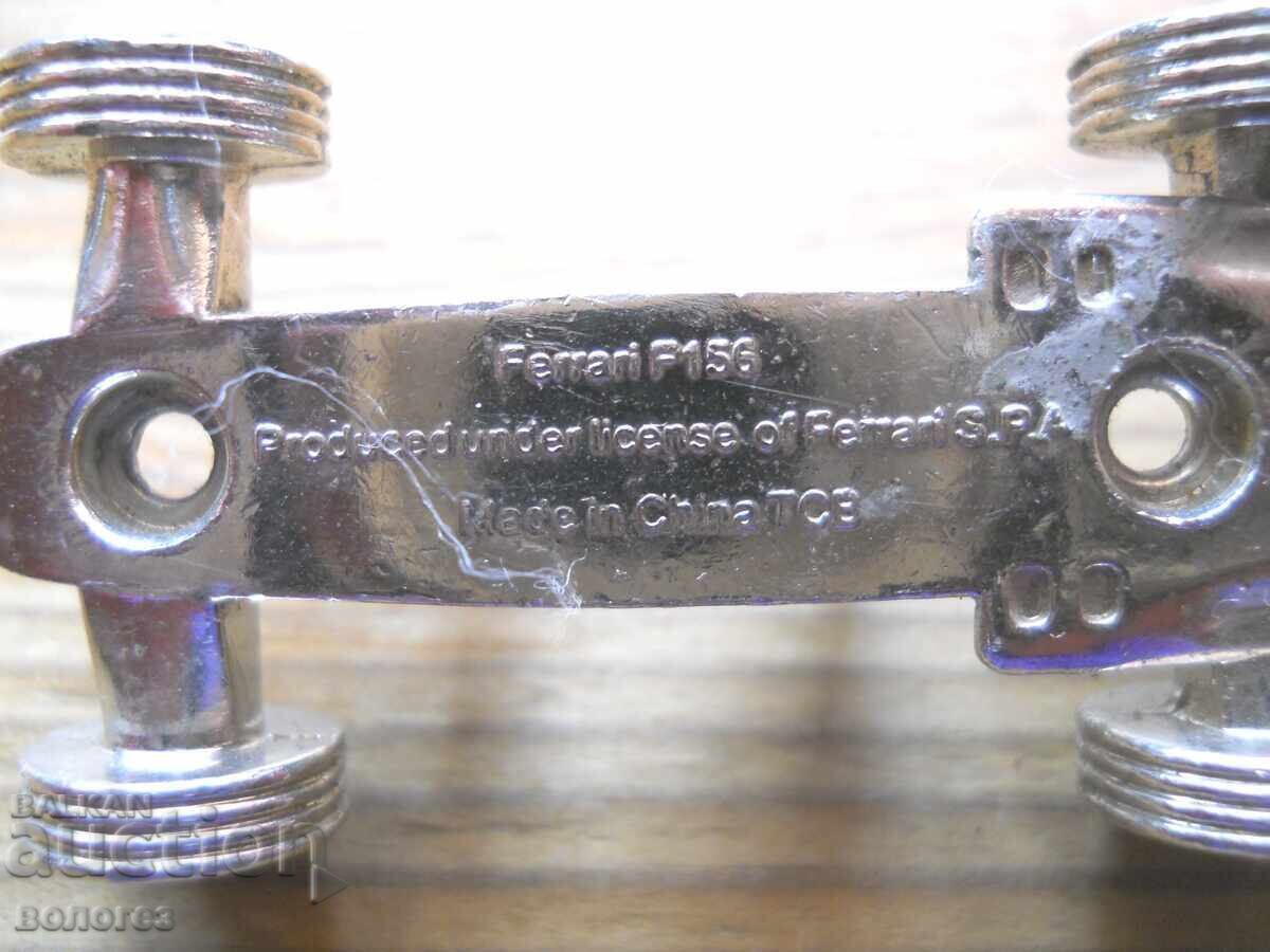 Delivery of Keychain "Ferrari F156"