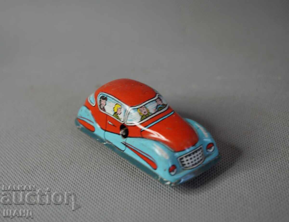 Стара метална механична играчка количка кола за писта с цена € 5.25 | 10.27 лв.