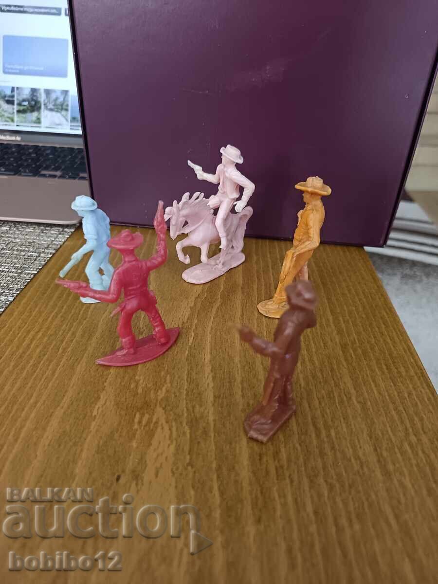 Auction  Lot of 5 original retro plastic "Cowboy" figures