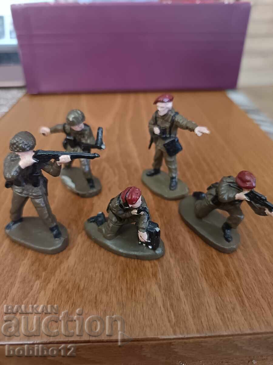 Lot de soldăței / figurine pictate manual - 5