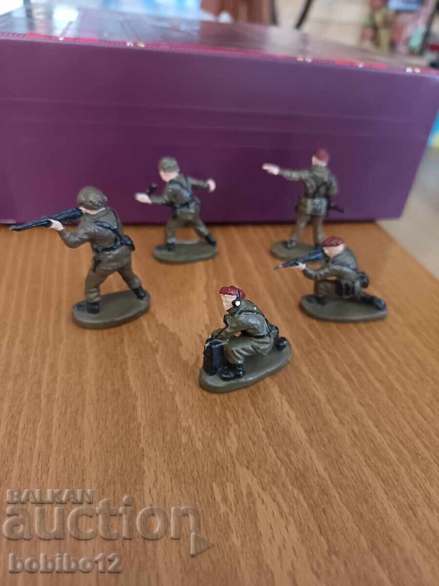 Lot de soldăței / figurine pictate manual - 7