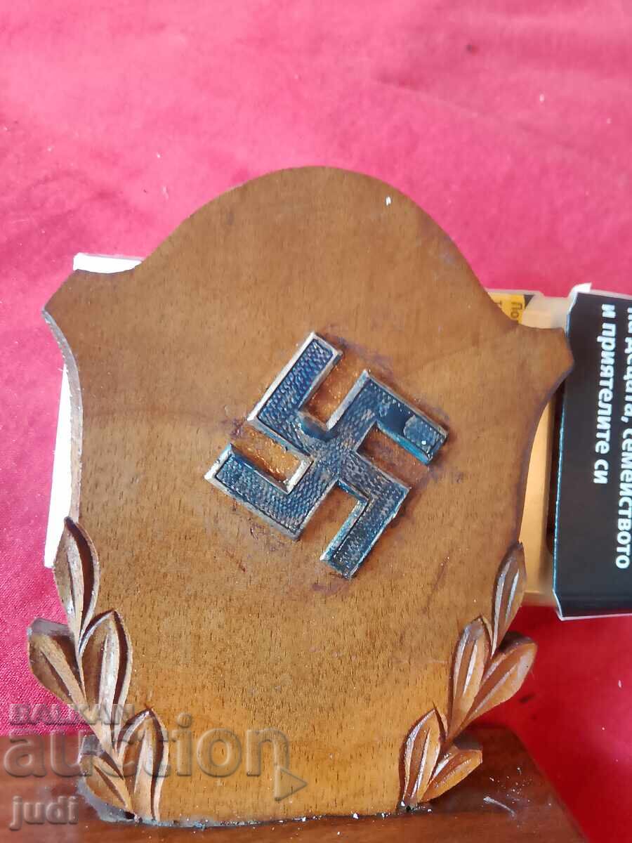 Postament din lemn al Treilea Reich cu preț € 25.00 | 48.90 BGN