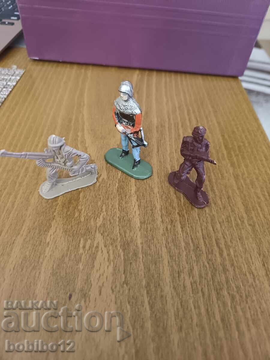 Soldăței / figurine retro din plastic (cavaler și soldați) - 5