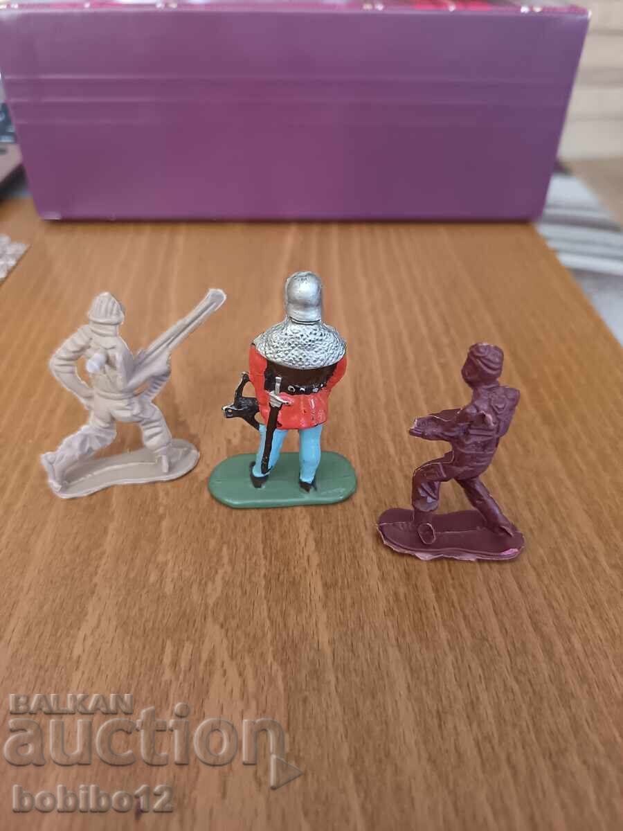 Soldăței / figurine retro din plastic (cavaler și soldați) - 6