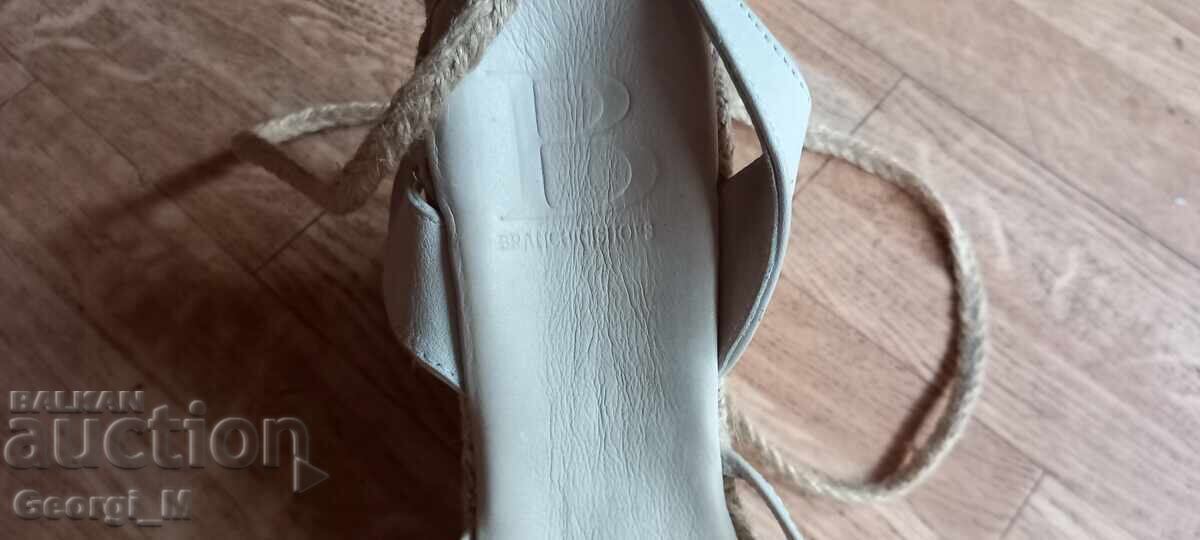 2 чифта обувки : Branchini shoes(39 н) и Nine west(40 н) с цена € 8.00 | 15.65 лв. 2 чифта обувки : Branchini shoes(39 н) и Nine west(40 н) с цена € 8.00 | 15.65 лв.