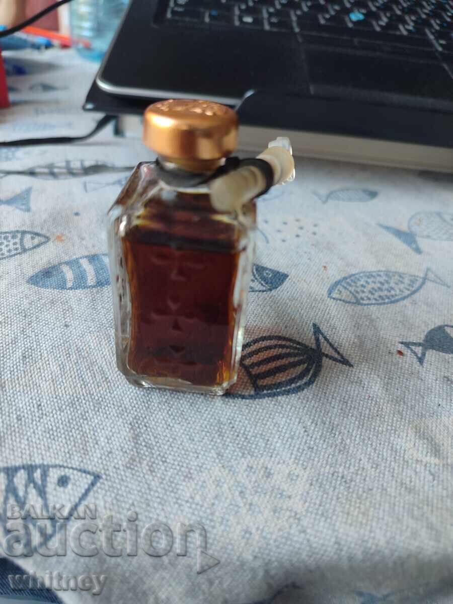 Livrarea Parfum "Dama de pică" 1965