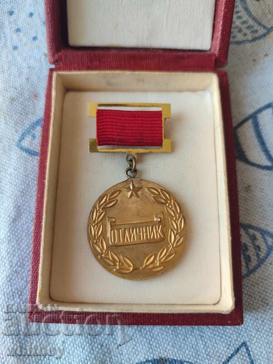 Ordinul „Fruntaș în MPTS” cu preț € 5.99 | 11.72 BGN