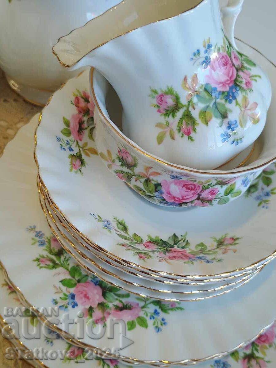 Auction Royal Albert "Moss Rose" porcelain dinner set Auction Royal Albert "Moss Rose" porcelain dinner set