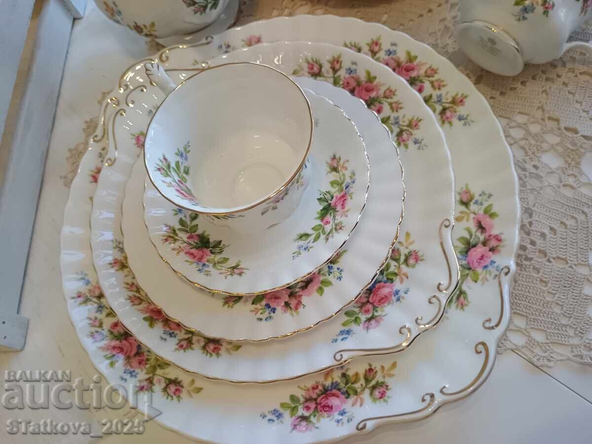 Delivery of Royal Albert "Moss Rose" porcelain dinner set Delivery of Royal Albert "Moss Rose" porcelain dinner set