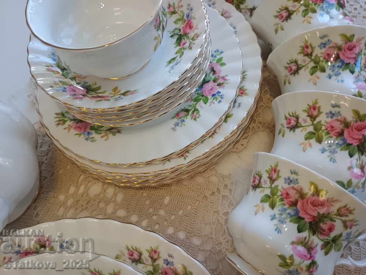 Royal Albert "Moss Rose" porcelain dinner set - 5 Royal Albert "Moss Rose" porcelain dinner set - 5