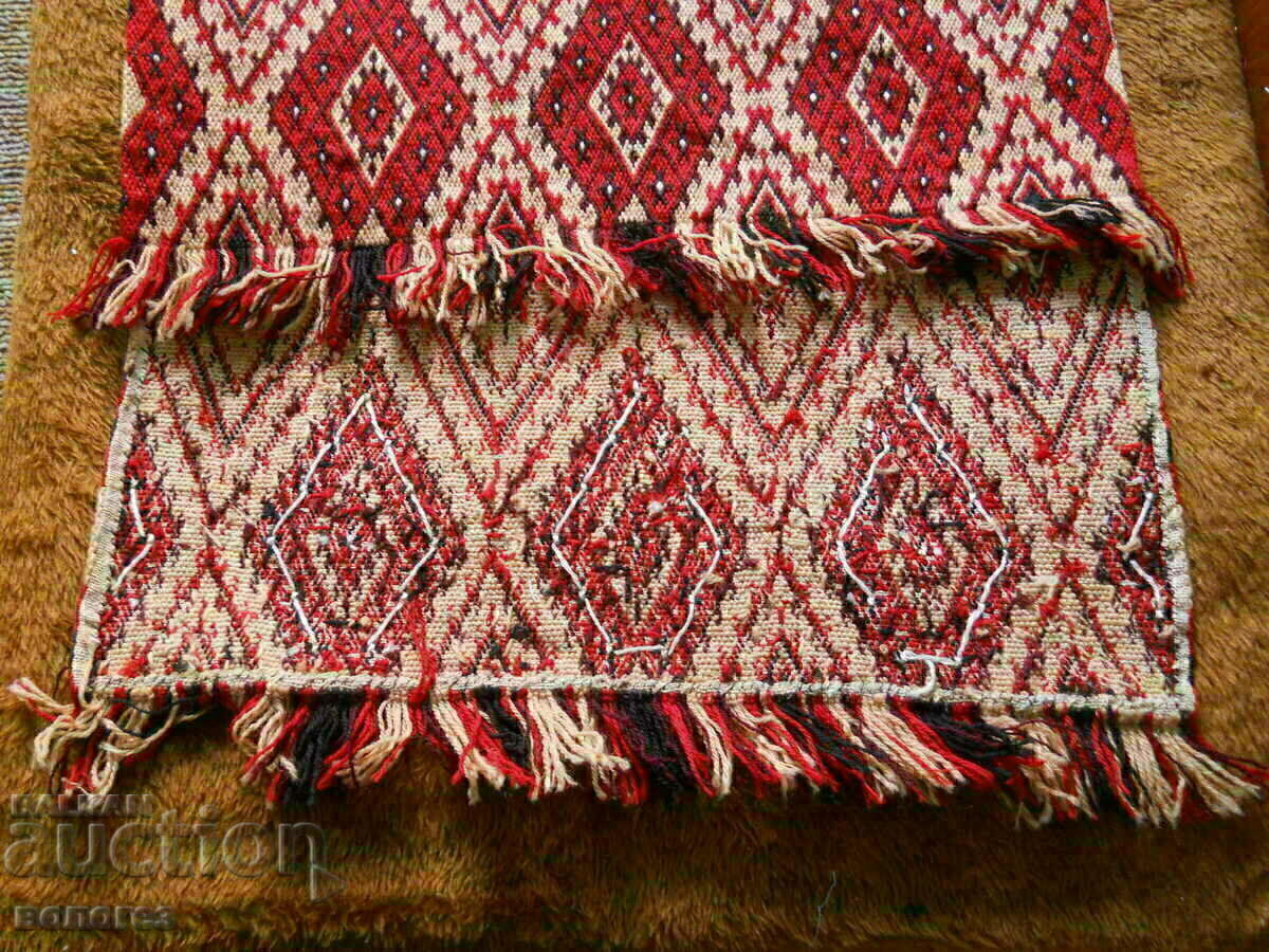 Delivery of Old, hand-embroidered wall rug