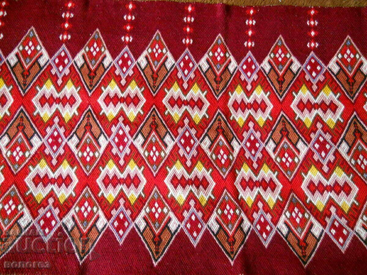 Delivery of Old, hand-embroidered wall rug