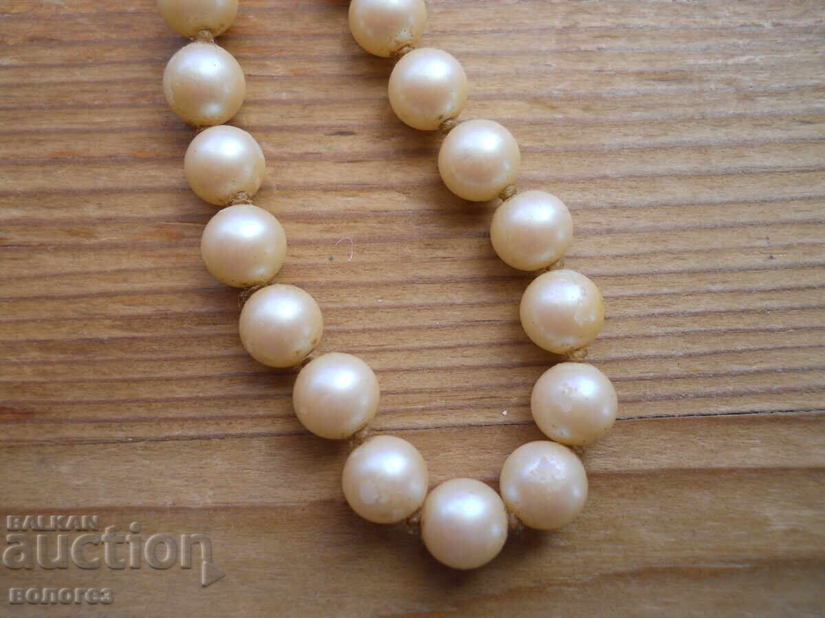 Delivery of Pearl necklace with a silver clasp