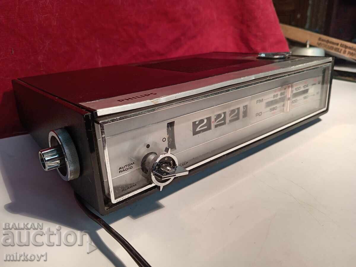Радио часовник PHILIPS с цена € 35.00 | 68.45 лв.