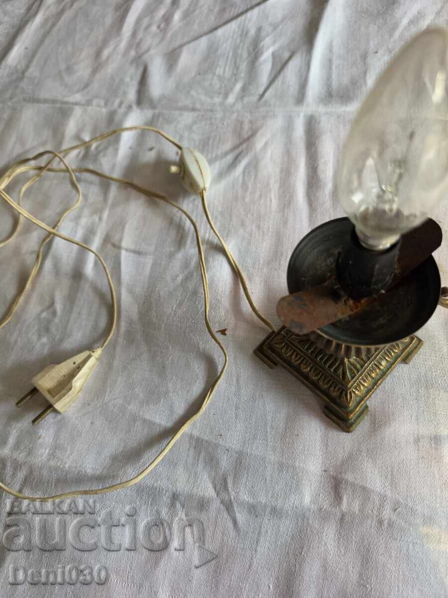 Vintage ορειχάλκινο επιτραπέζιο φωτιστικό με τιμή € 0.01 | 0.02 BGN Vintage ορειχάλκινο επιτραπέζιο φωτιστικό με τιμή € 0.01 | 0.02 BGN