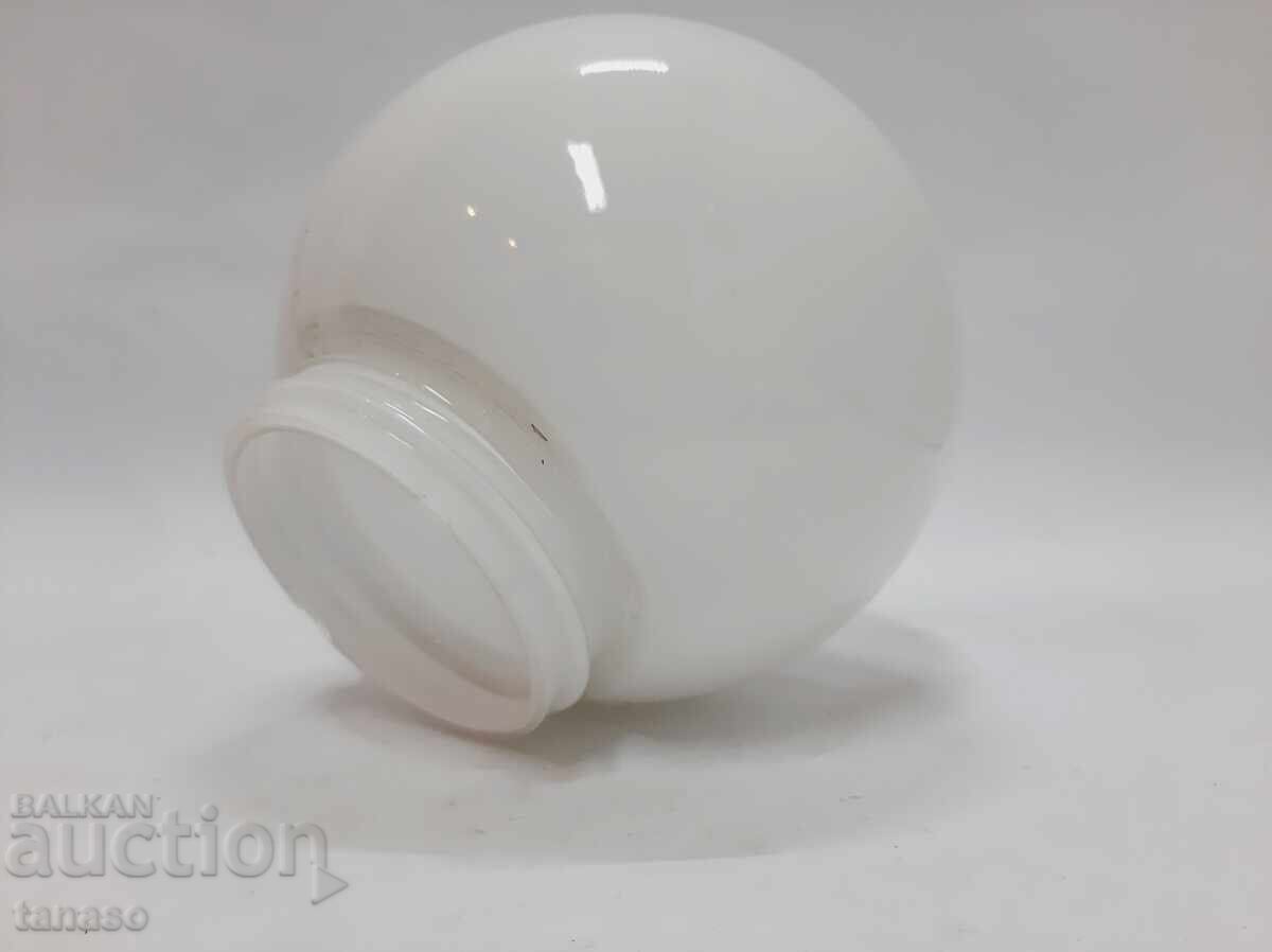 Аукцион Ретро стъклен абажур – бял глобус – 14 × 16 см – 540 g