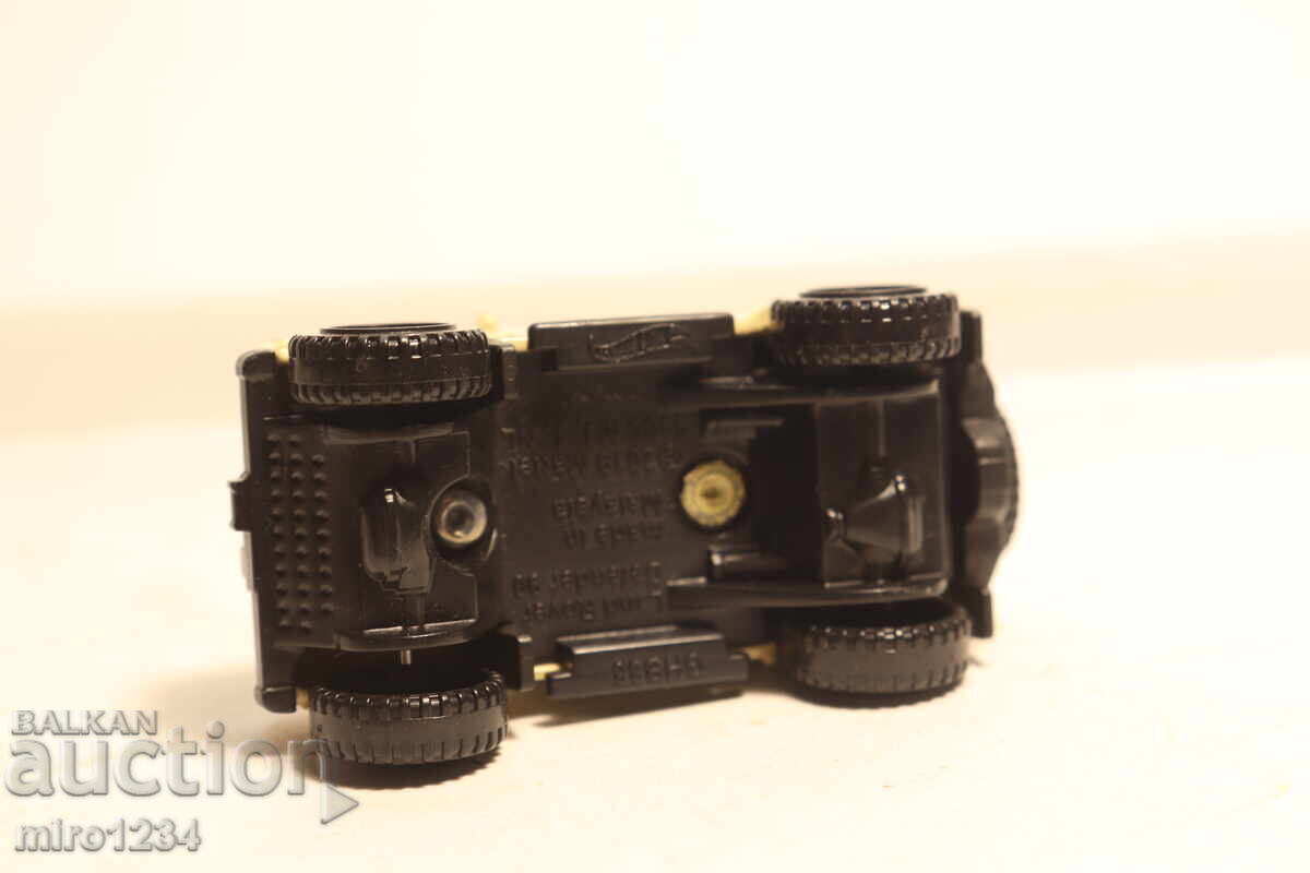 MAȘINUȚĂ MODEL HOT WHEELS LAND ROVER 1/64 - 7