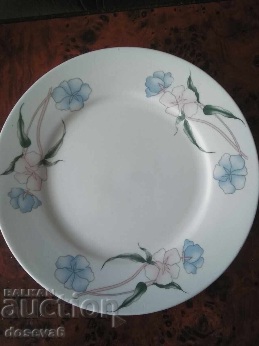 6 pcs. porcelain dessert plates - no flaws