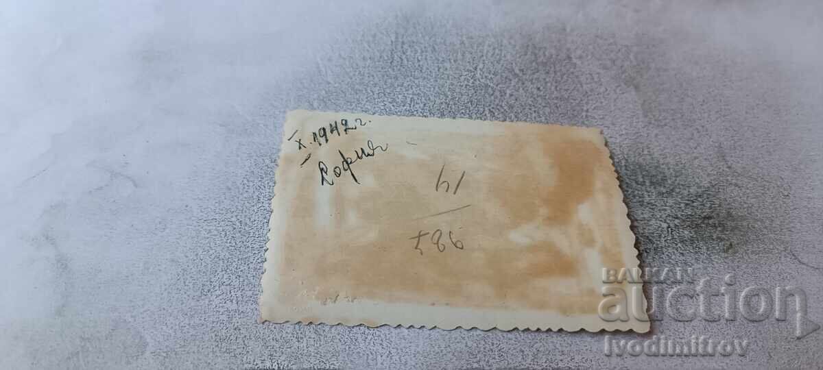 Снимка София Две млади момичета на разходка 1942 с цена € 1.06 | 2.07 лв.