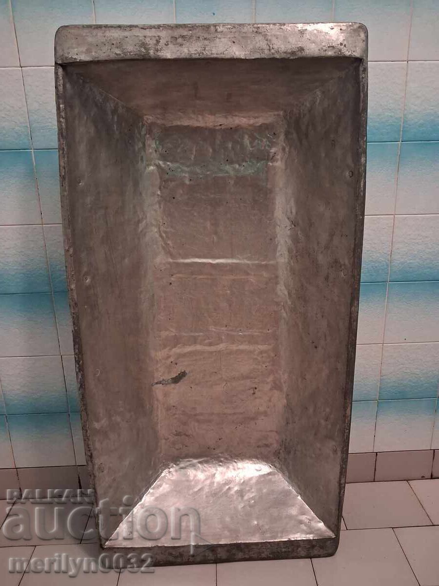 Old copper trough household vessel basin copper Old copper trough household vessel basin copper