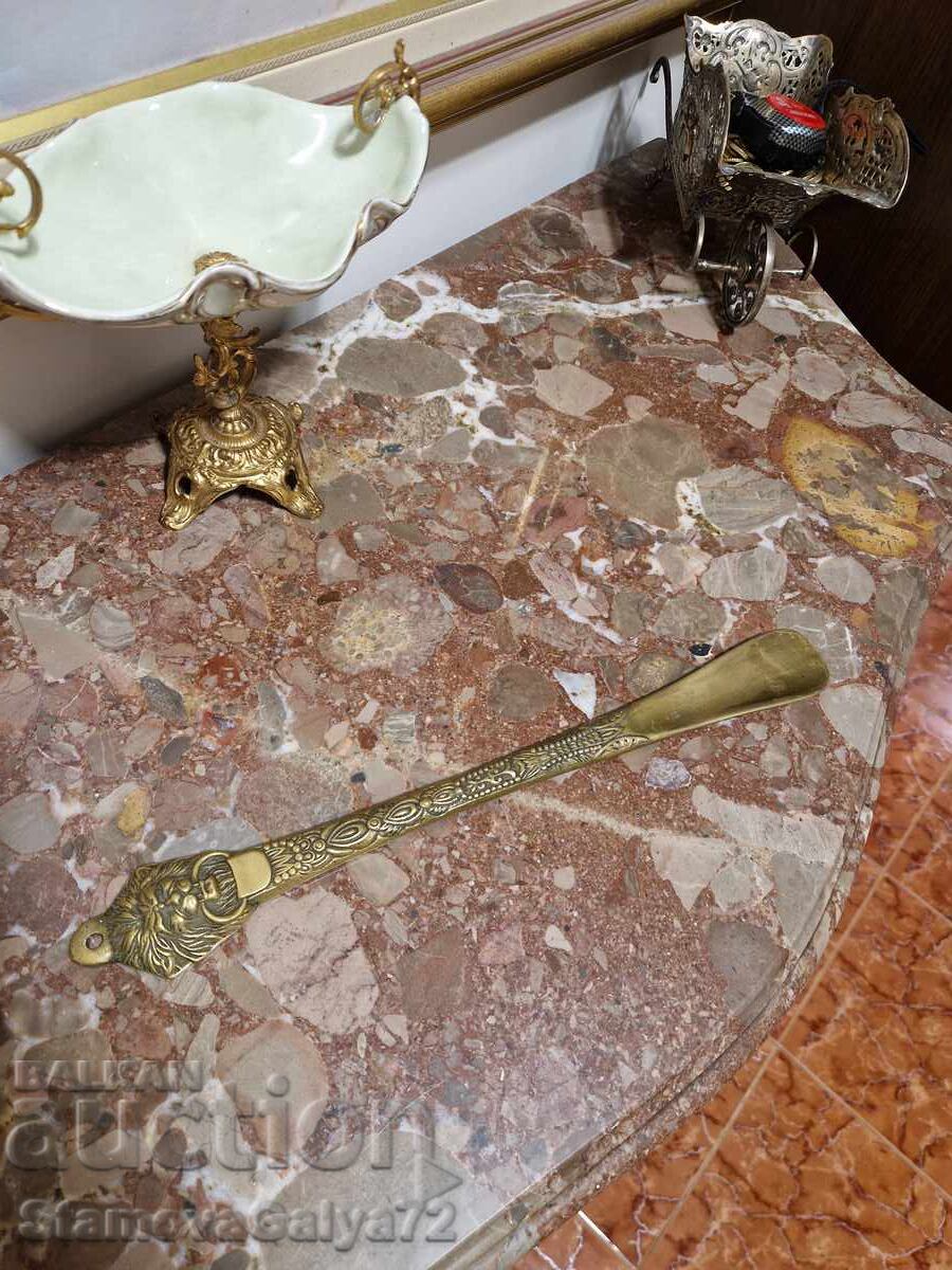 Delivery of Great antique bronze English shoehorn