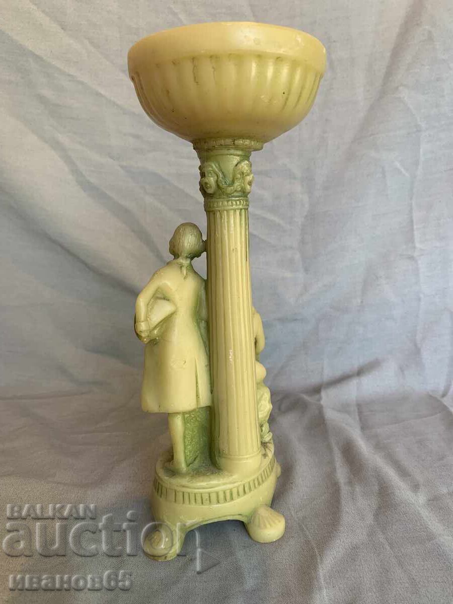 Delivery of figurine figure