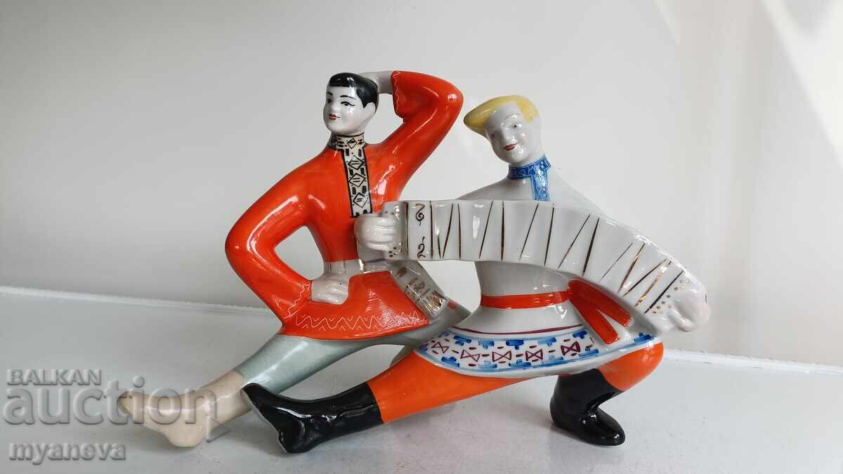 Auction Porcelain, hand-painted figurine with two dancers Auction Porcelain, hand-painted figurine with two dancers