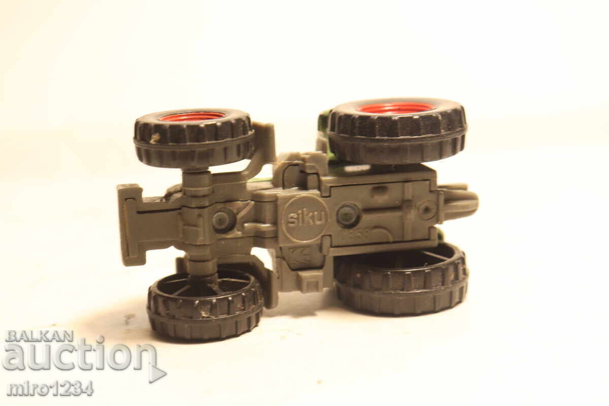 1/64 SIKU TRACTOR TOY MODEL - 6