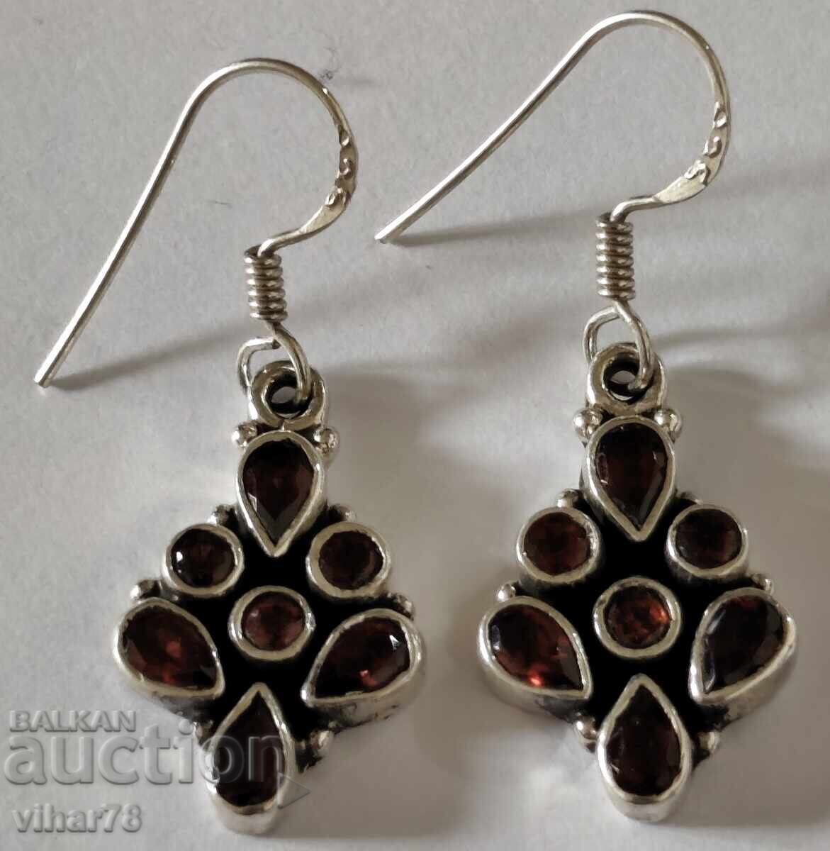 Auction  Vintage silver earrings with garnets