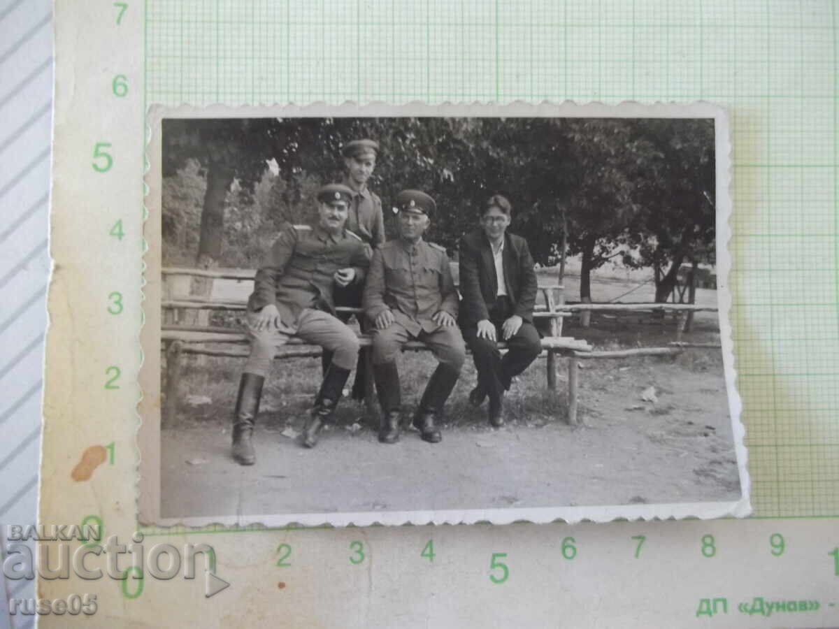 Снимка на трима воени и цивилен стара - 1