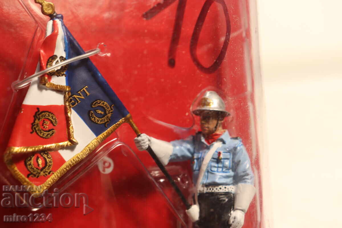 Delivery of DEL PRADO FIREMAN FIREFIGHTER FIGURINE UNIFORM Delivery of DEL PRADO FIREMAN FIREFIGHTER FIGURINE UNIFORM