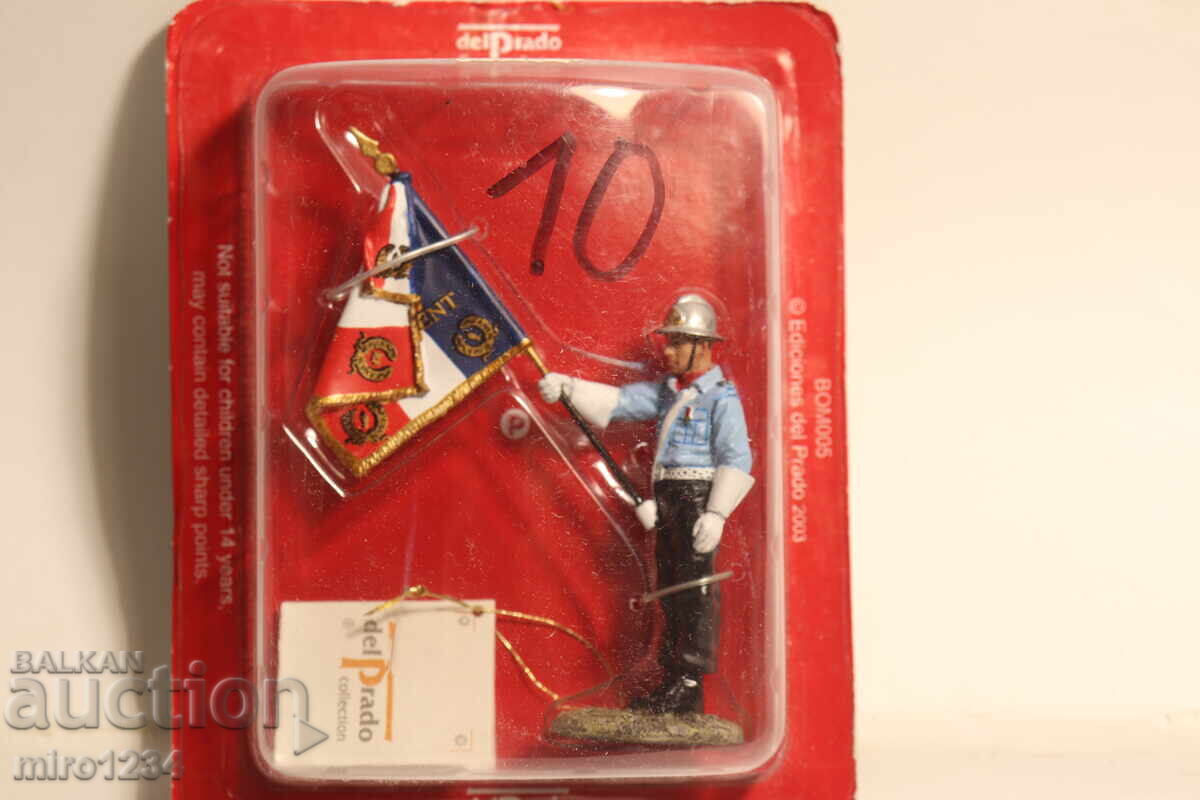 DEL PRADO FIREMAN FIREFIGHTER FIGURINE UNIFORM DEL PRADO FIREMAN FIREFIGHTER FIGURINE UNIFORM