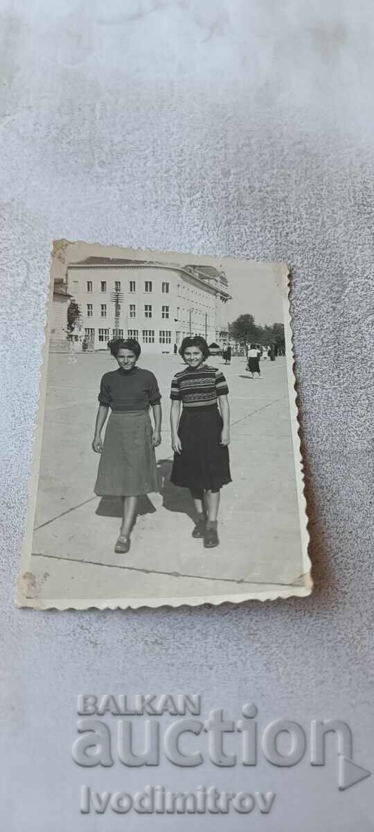 Fotografie Varna Două tinere la plimbare